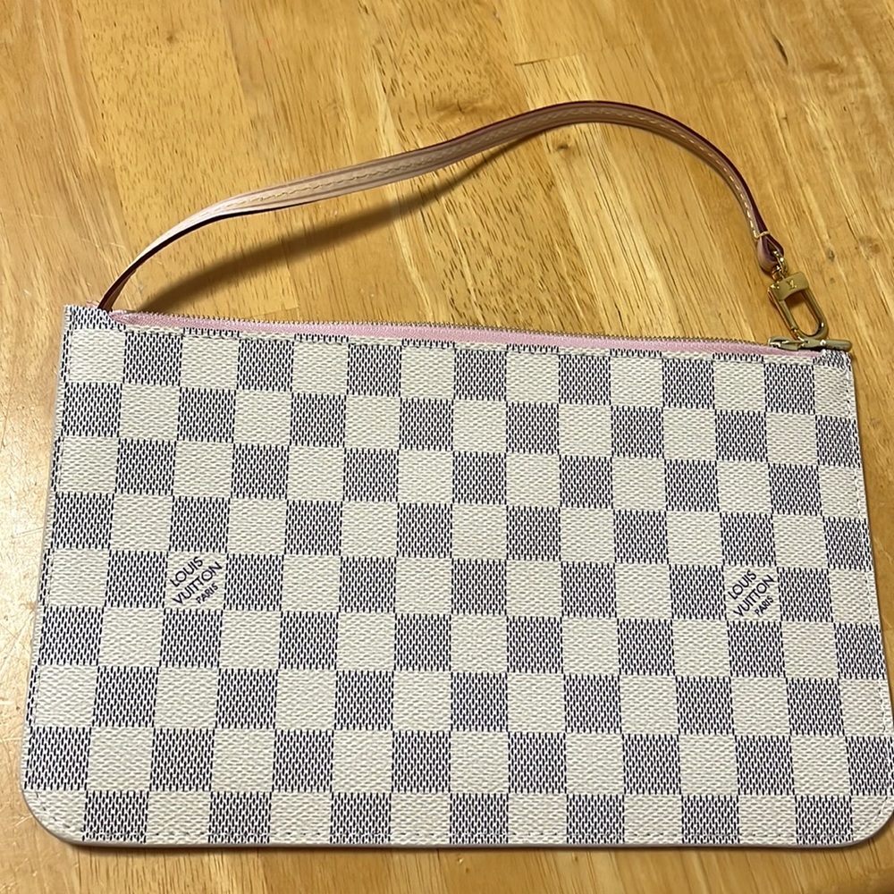 Authentic Luis Vuitton Damier Azur Neverfull Pouch in Pink New